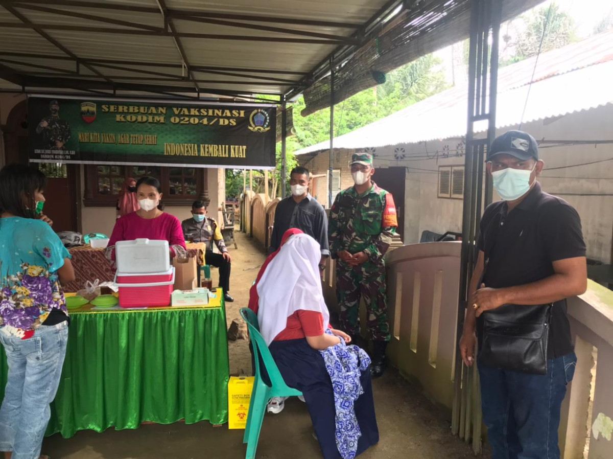 Pelaksanaan Vaksinasi covid di Desa Mariah Padang